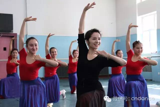 舞蹈图片基本功姿势图片_生活技能舞蹈图片_舞蹈图片基本功造型
