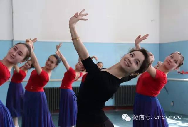 舞蹈图片基本功姿势图片_舞蹈图片基本功造型_生活技能舞蹈图片