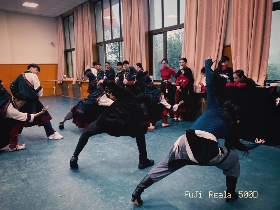 舞蹈图片基本功姿势图片_生活技能舞蹈图片_舞蹈图片基本功造型