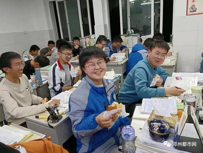 邓州市委书记邓俊峰调研高中教育，贴心营养